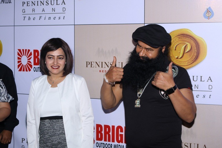 Celebrities at 3rd Bright Award Event - 18 / 50 photos