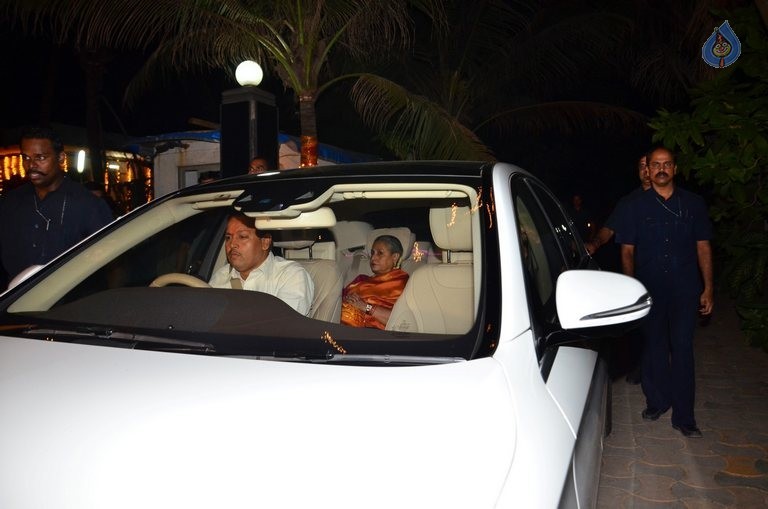 Celebrities at Akshay Kumar Hosted Diwali Party 2015  - 38 / 42 photos