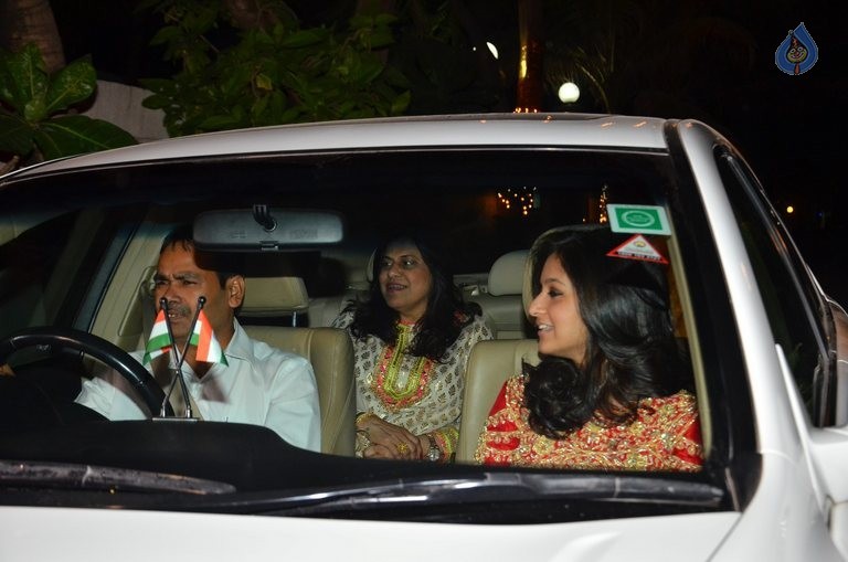 Celebrities at Akshay Kumar Hosted Diwali Party 2015  - 41 / 42 photos