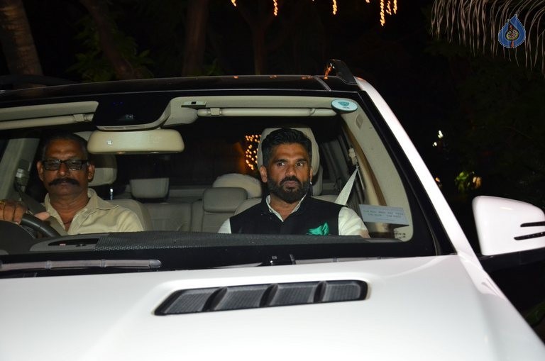 Celebrities at Akshay Kumar Hosted Diwali Party 2015  - 42 / 42 photos