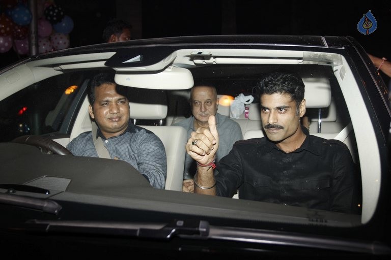 Celebrities at Amitabh Bachchan Hosted Diwali 2015 Party 1 - 27 / 106 photos