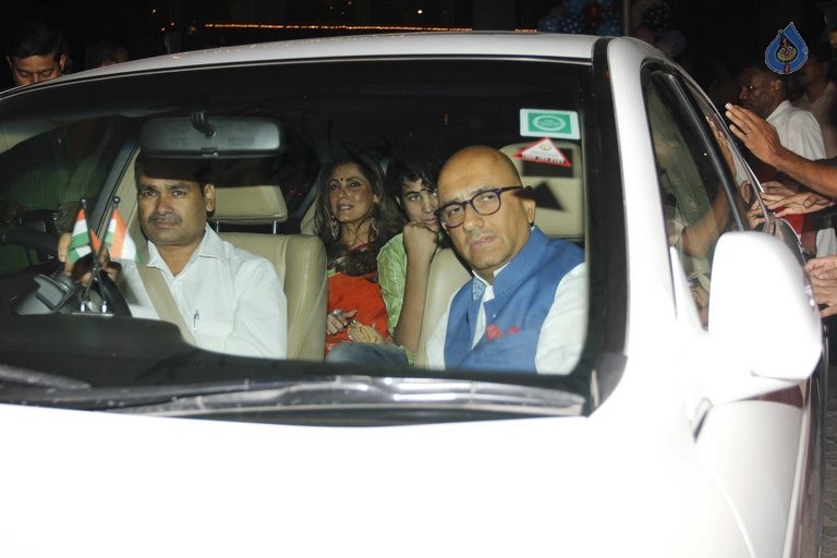 Celebrities at Amitabh Bachchan Hosted Diwali 2015 Party 1 - 28 / 106 photos