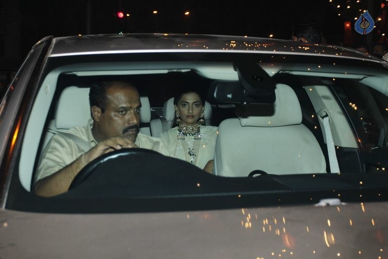 Celebrities at Amitabh Bachchan Hosted Diwali 2015 Party 1 - 35 / 106 photos