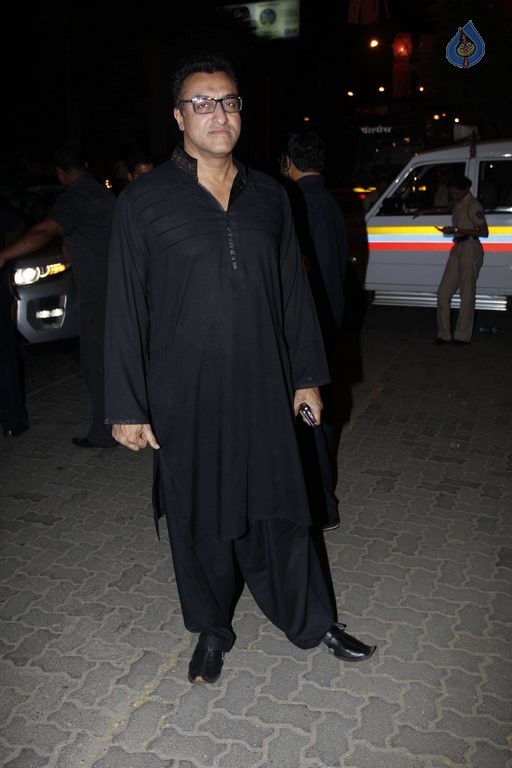 Celebrities at Amitabh Bachchan Hosted Diwali 2015 Party 1 - 36 / 106 photos