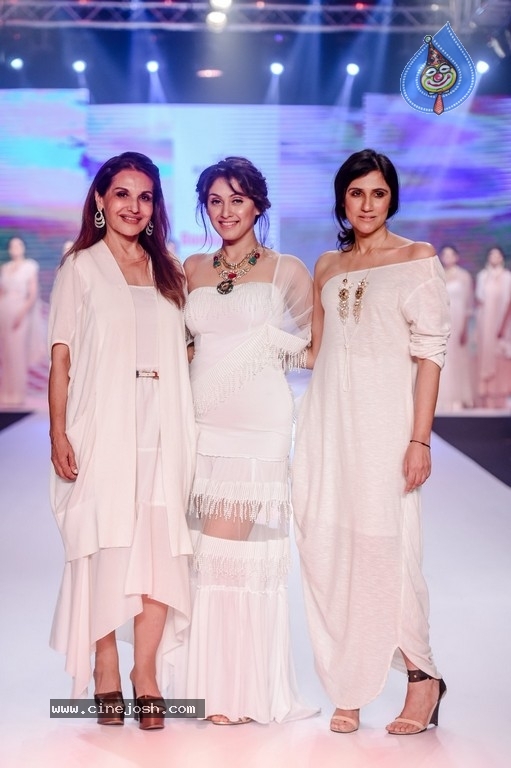 Celebrities at Bombay Times Fashion Week - 44 / 55 photos