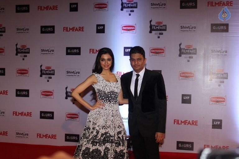 Celebrities at Filmfare 2016 Awards 1 - 4 / 84 photos