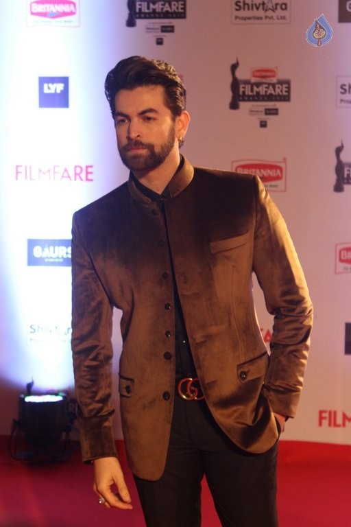 Celebrities at Filmfare 2016 Awards 1 - 14 / 84 photos