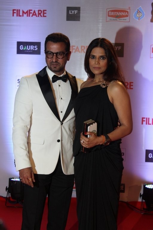 Celebrities at Filmfare 2016 Awards 1 - 18 / 84 photos
