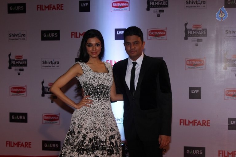 Celebrities at Filmfare 2016 Awards 1 - 19 / 84 photos