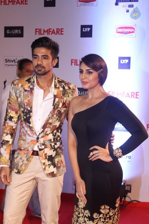 Celebrities at Filmfare 2016 Awards 1 - 42 / 84 photos