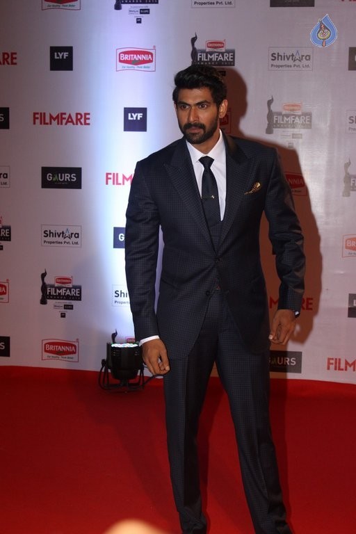 Celebrities at Filmfare 2016 Awards 1 - 54 / 84 photos