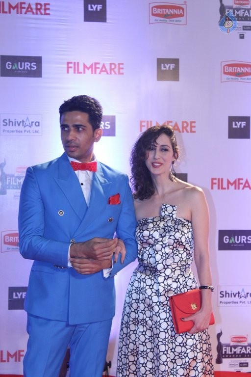 Celebrities at Filmfare 2016 Awards 2 - 40 / 80 photos