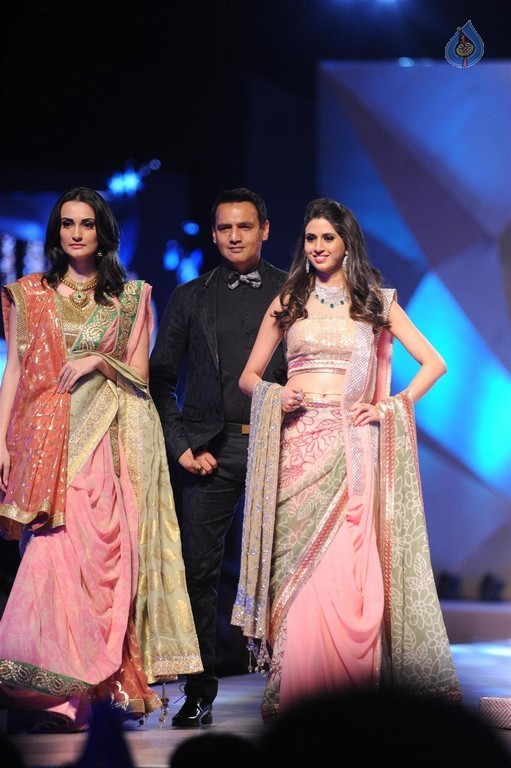 Celebrities at HT Most Stylish Awards 2016 - 38 / 63 photos