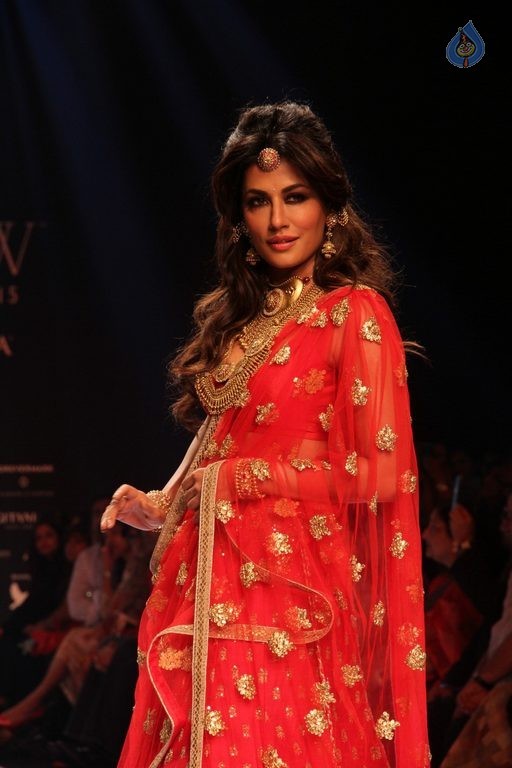 Celebrities at IIJW 2015 Show - 27 / 102 photos