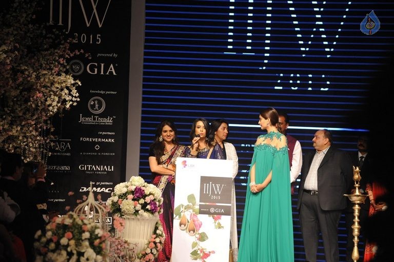 Celebrities at IIJW 2015 Show - 37 / 102 photos