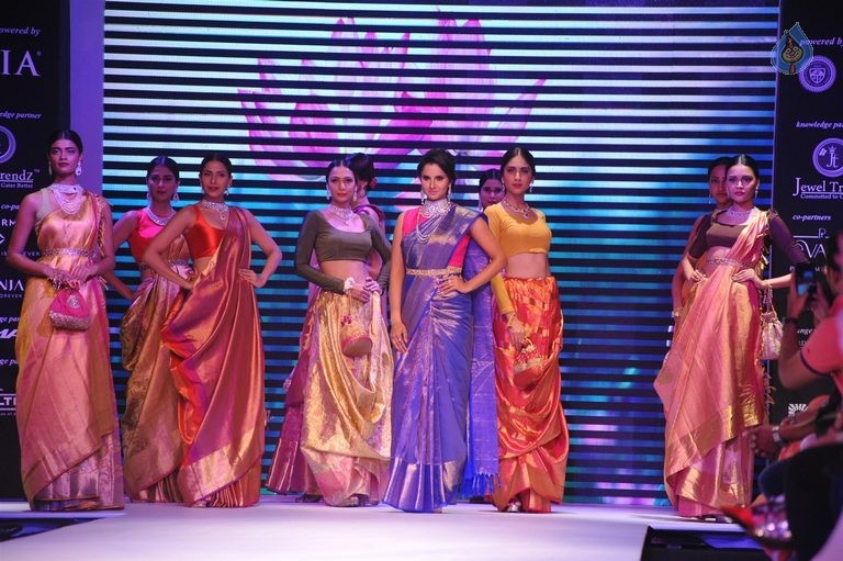 Celebrities at IIJW 2015 Show - 61 / 102 photos