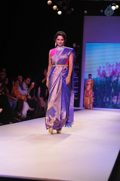 Celebrities at IIJW 2015 Show - 99 / 102 photos