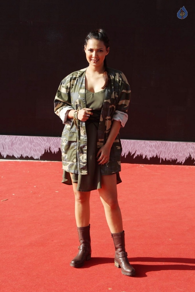 Celebrities at Justin Bieber Purpose World Tour Concert - 12 / 81 photos