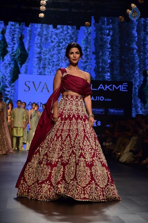 Celebrities at LFW Summer 2017 - 5 / 84 photos