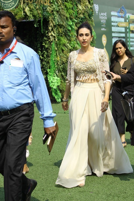 Celebrities at LFW Summer 2017 - 28 / 84 photos