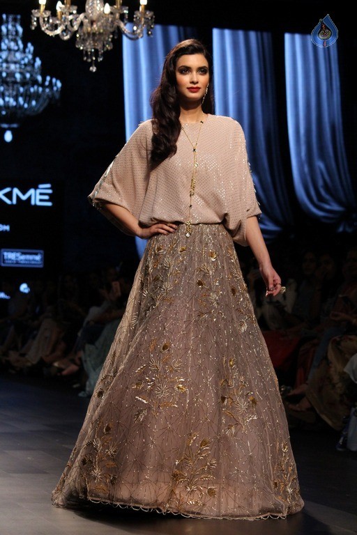 Celebrities at LFW Summer 2017 - 61 / 84 photos