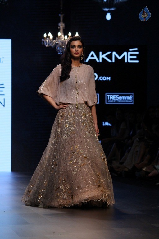 Celebrities at LFW Summer 2017 - 66 / 84 photos