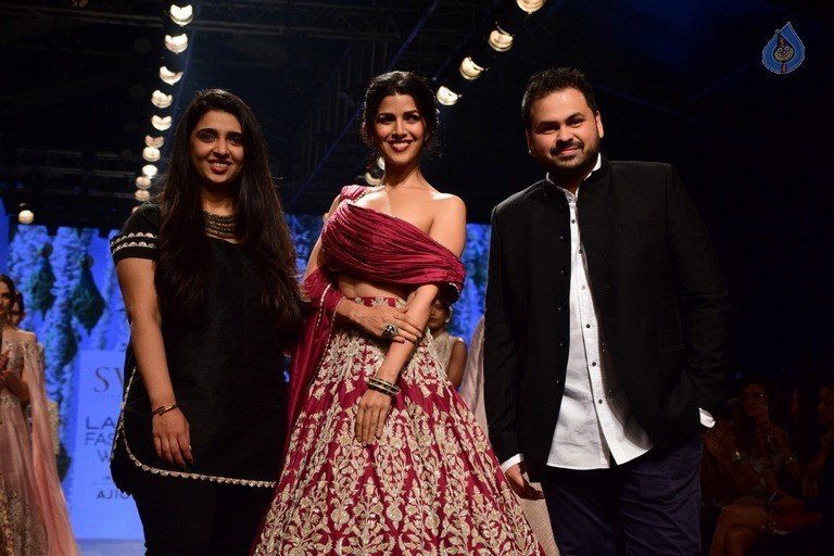 Celebrities at LFW Summer 2017 - 75 / 84 photos