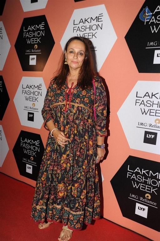 Celebrities at LFW Summer Resort 2016 - 27 / 61 photos