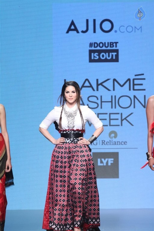 Celebrities at LFW Summer Resort 2016 - 56 / 61 photos