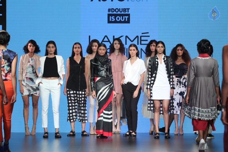 Celebrities at LFW Summer Resort 2016 - 57 / 61 photos