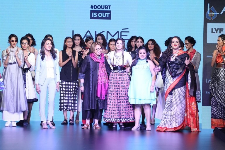 Celebrities at LFW Summer Resort 2016 - 61 / 61 photos