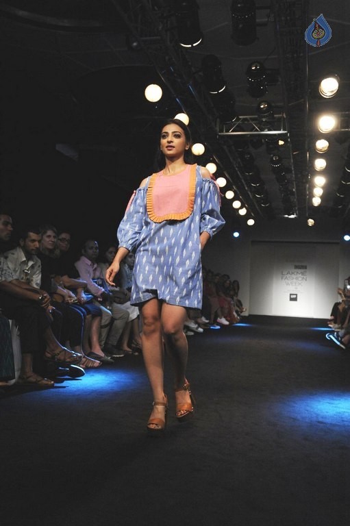 Celebrities at LFW Summer Spring 2016 Day 2 - 36 / 54 photos