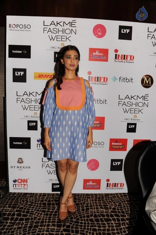 Celebrities at LFW Summer Spring 2016 Day 2 - 45 / 54 photos