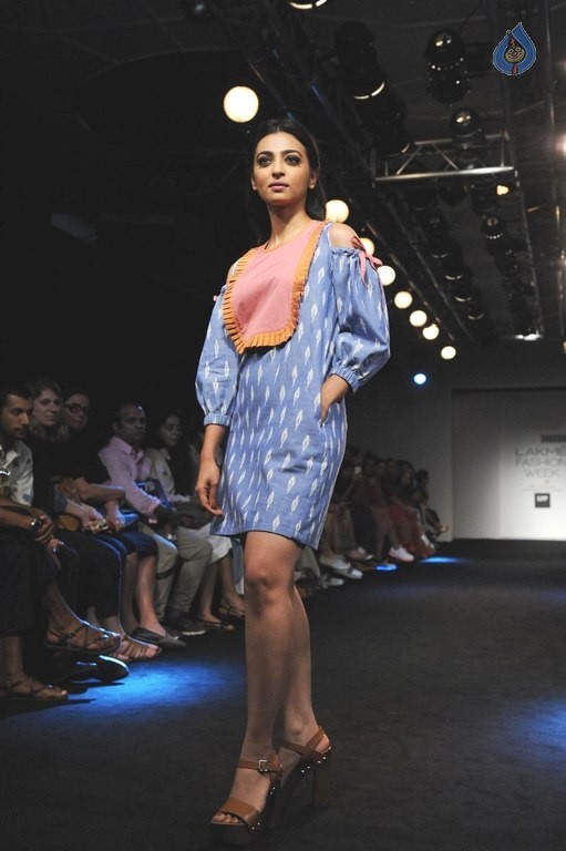 Celebrities at LFW Summer Spring 2016 Day 2 - 46 / 54 photos