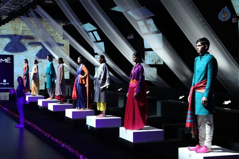 Celebrities at LFW Summer Spring 2016 Day 2 - 48 / 54 photos