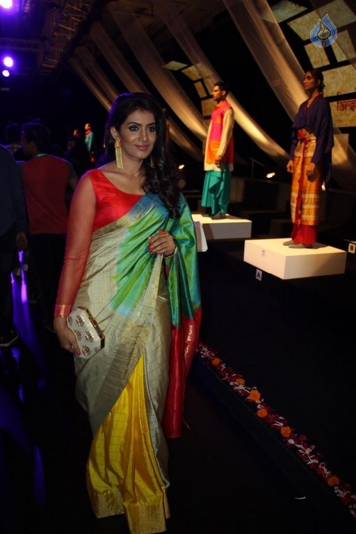 Celebrities at LFW Summer Spring 2016 Day 2 - 51 / 54 photos