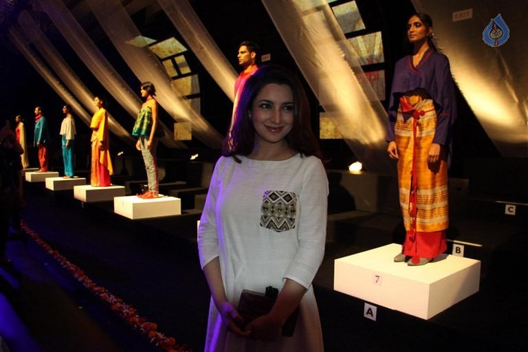 Celebrities at LFW Summer Spring 2016 Day 2 - 54 / 54 photos