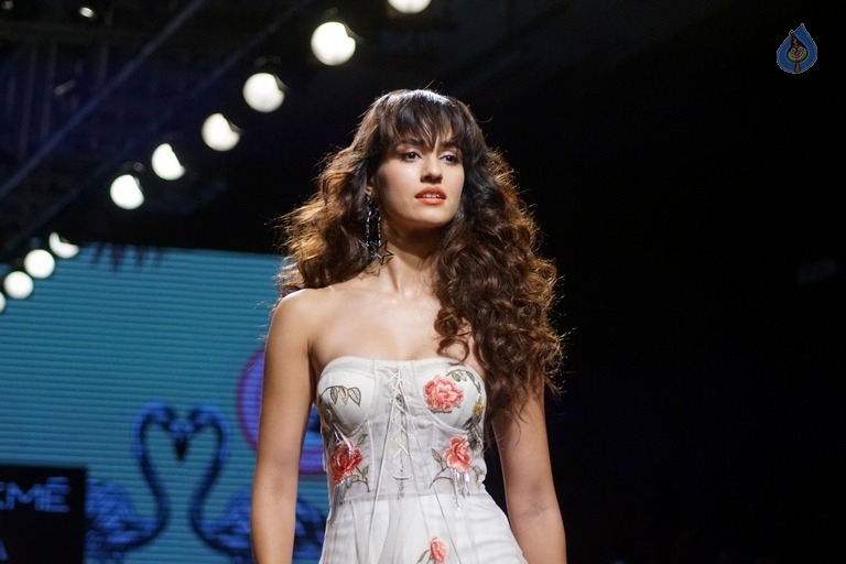 Celebrities at LFW Winter 2017 Show - 25 / 40 photos