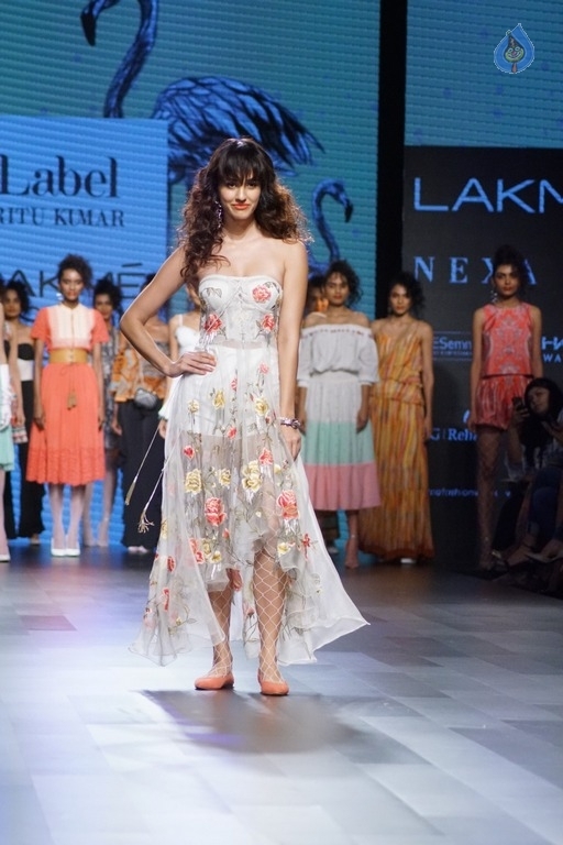 Celebrities at LFW Winter 2017 Show - 37 / 40 photos