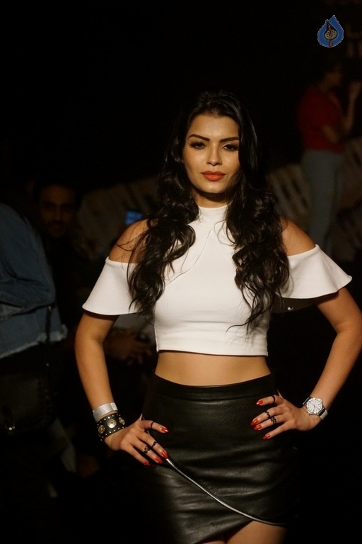 Celebrities at LFW Winter Festive 2017 - 27 / 63 photos