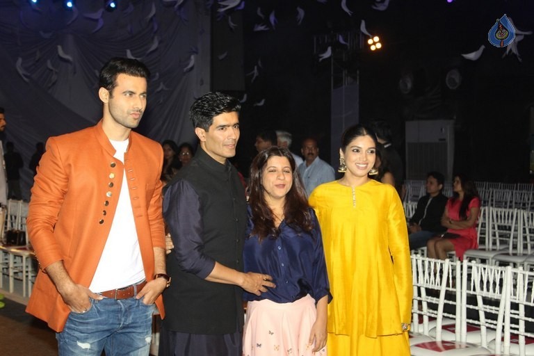Celebrities at Manisha Malhotra LFW 2016 Show - 42 / 52 photos
