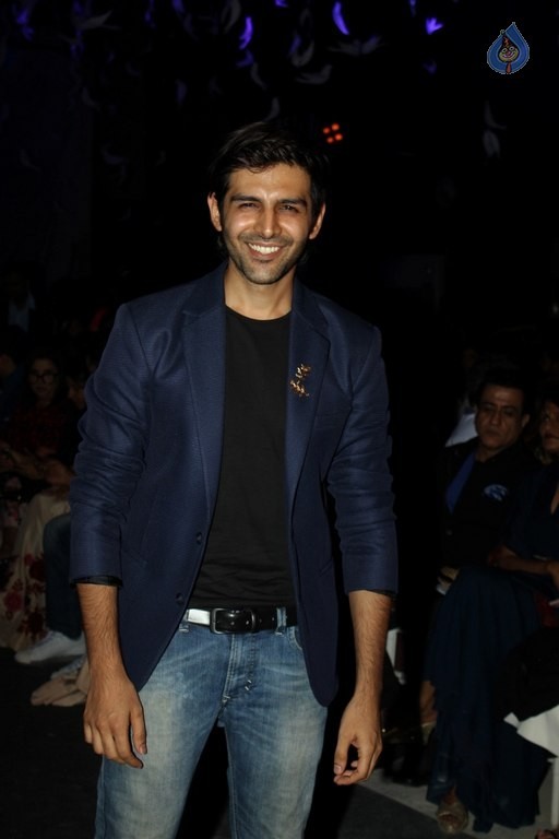 Celebrities at Manisha Malhotra LFW 2016 Show - 43 / 52 photos