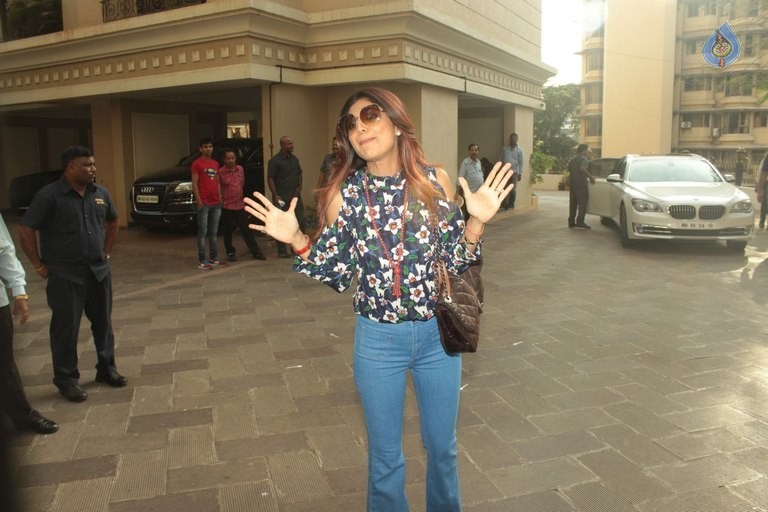 Celebrities at Meet Sanjay Dutt Home - 2 / 42 photos