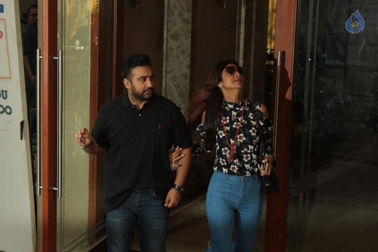 Celebrities at Meet Sanjay Dutt Home - 7 / 42 photos