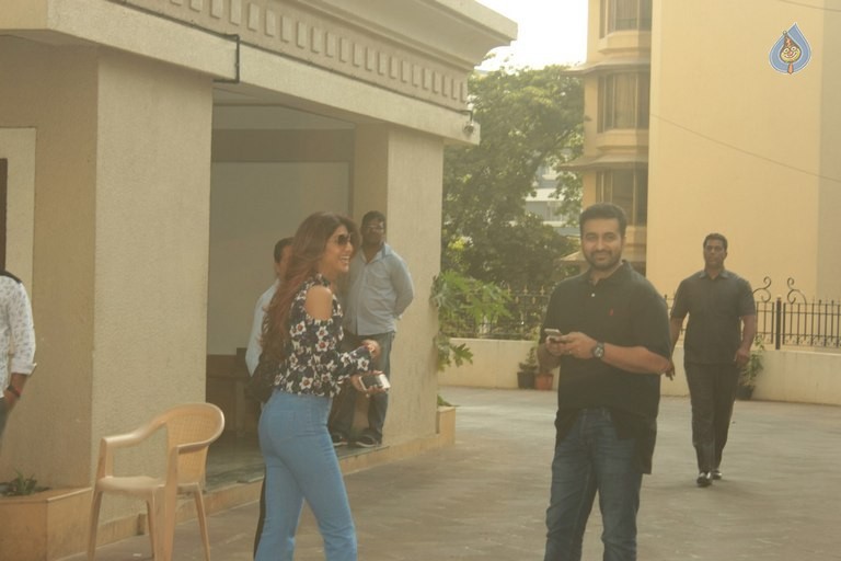 Celebrities at Meet Sanjay Dutt Home - 39 / 42 photos