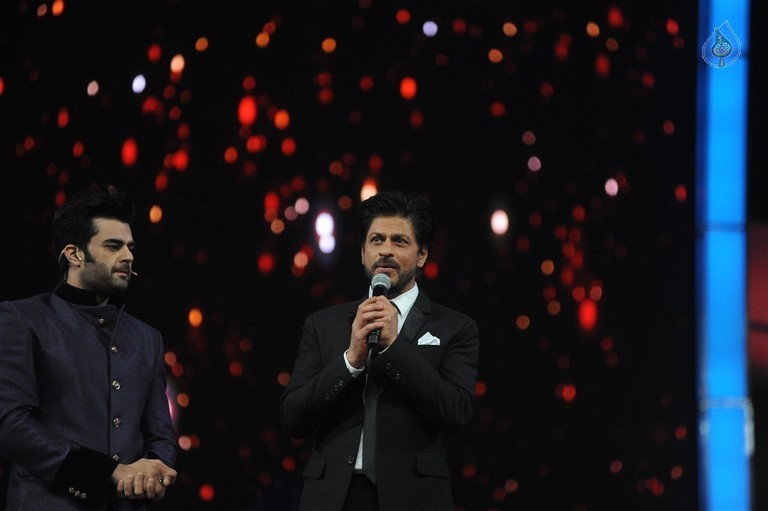 Celebrities at Mumbai Police Melawa Umang 2016 - 1 / 111 photos