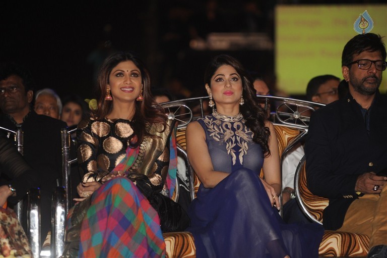 Celebrities at Mumbai Police Melawa Umang 2016 - 2 / 111 photos