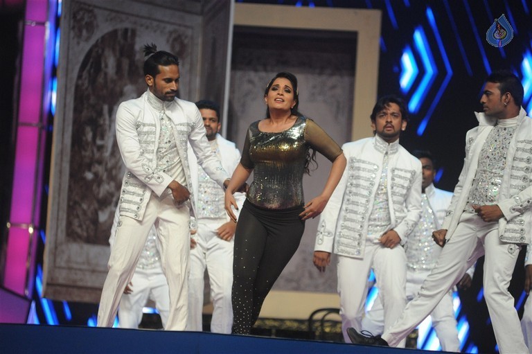 Celebrities at Mumbai Police Melawa Umang 2016 - 4 / 111 photos