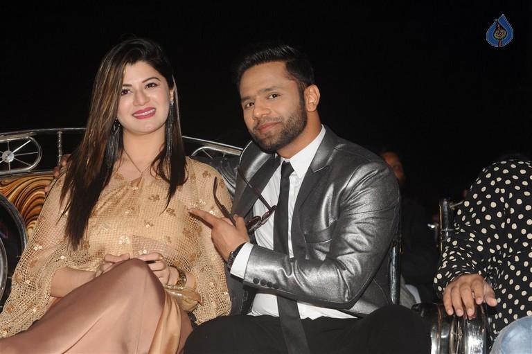 Celebrities at Mumbai Police Melawa Umang 2016 - 7 / 111 photos