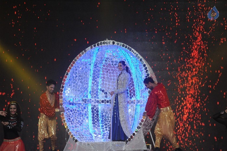 Celebrities at Mumbai Police Melawa Umang 2016 - 18 / 111 photos